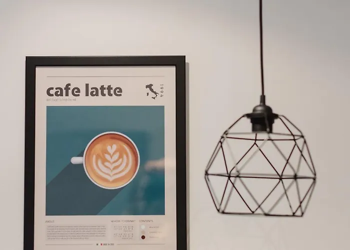 Сasa de vacaciones 3 Bedroom House In Salford - Sleeps 6 Guests, Contractors, Groups, Families, Business, Leisute & Relocation Welcome, 15 Minutes From Centre, Fast Wi-fi, Smart Tv In Each Bedroom & Free Parking, Long And Short Welcome *