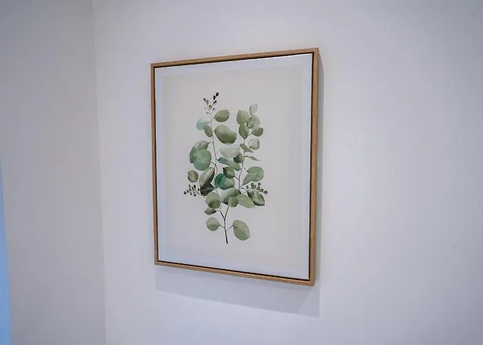 4 Bedroom Serviced House Ideal For Business & Long Term With Free Parking Pensionat