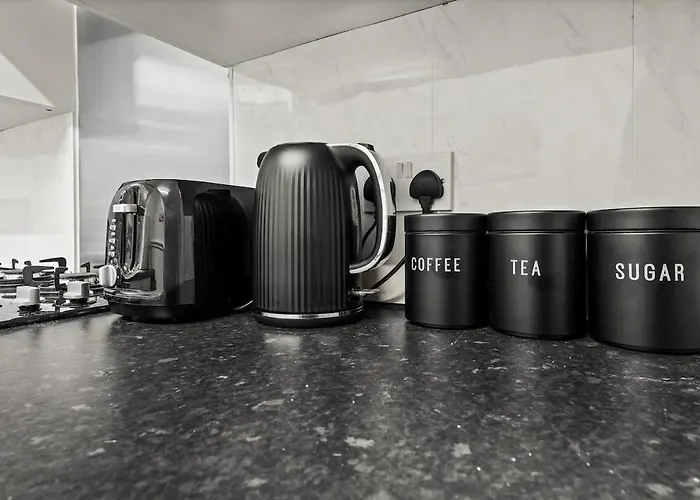 Premium Failsworth - Sleeps Up To 7! *