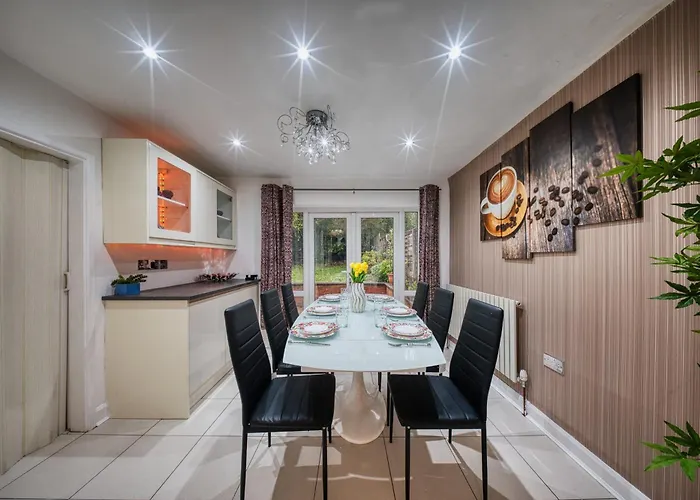 Dom wakacyjny 3 Bedrooms Sleeps 7 Free Parking *