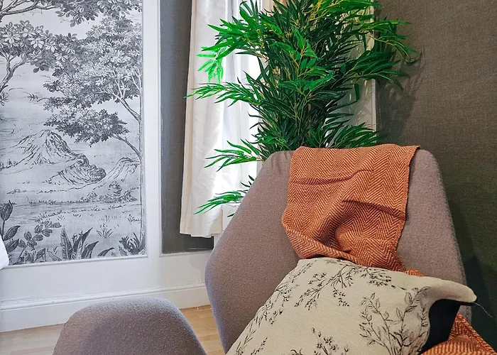 Massive And Stylish 5 Bed House - Sleeps 13 - Free Parking * 맨체스터