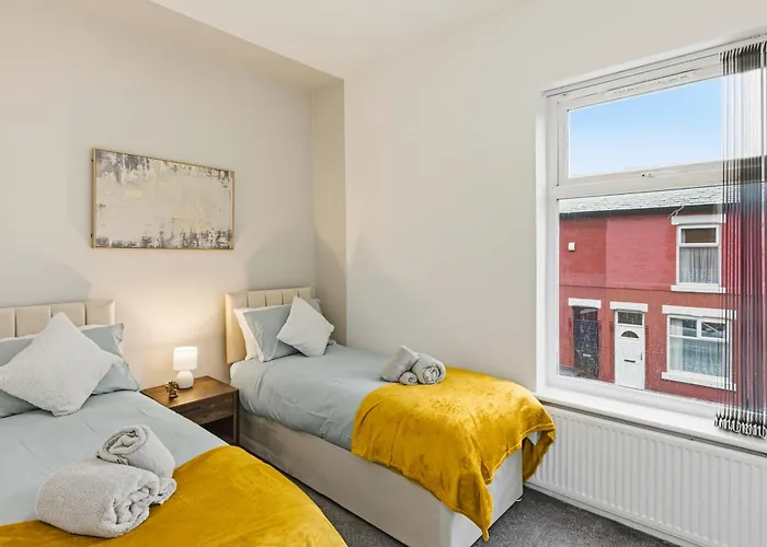 Ferienhaus Manchester 2 Bedroom 5 Beds House 10 Minutes Away From City Centre And Hospitals On Street Parking ,Great For Long Term Stays Contractors And Hospital Workers Manchester