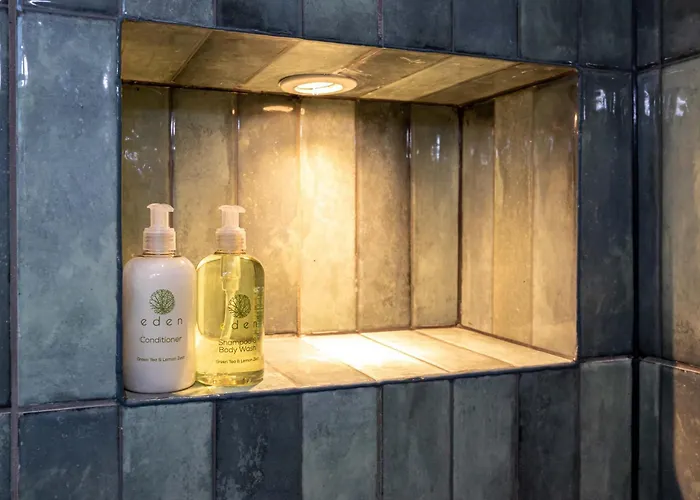 Detached House In Prestwich Sleeps 10 With Parking Mánchester