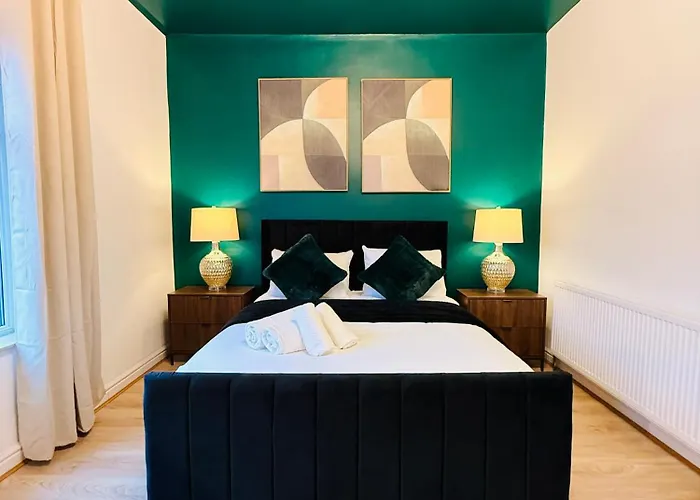 Сasa de vacaciones 3br House Near Old Trafford With Games Sleeps 8 Mánchester