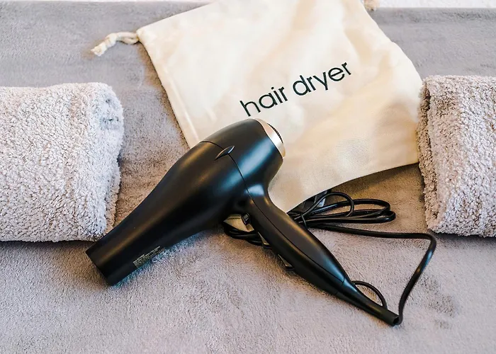 Stylish 2br House For 4 In With Parking Holiday home