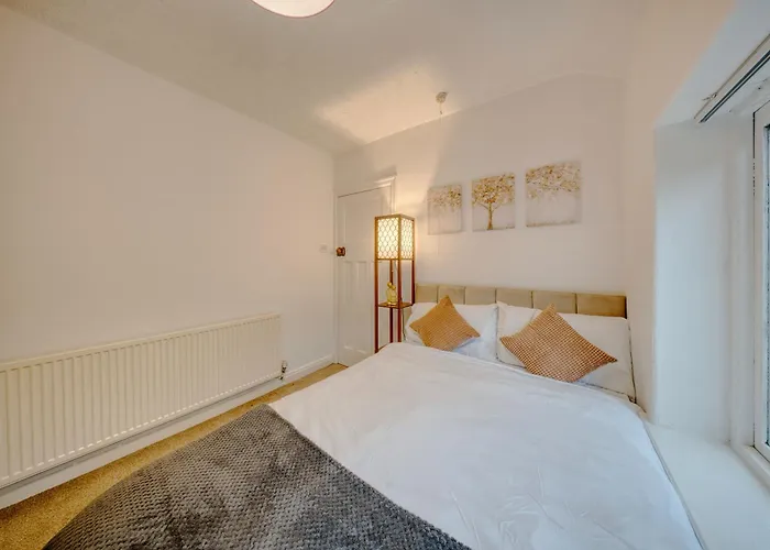 3 Bedrooms Sleeps 7 Free Parking 度假居