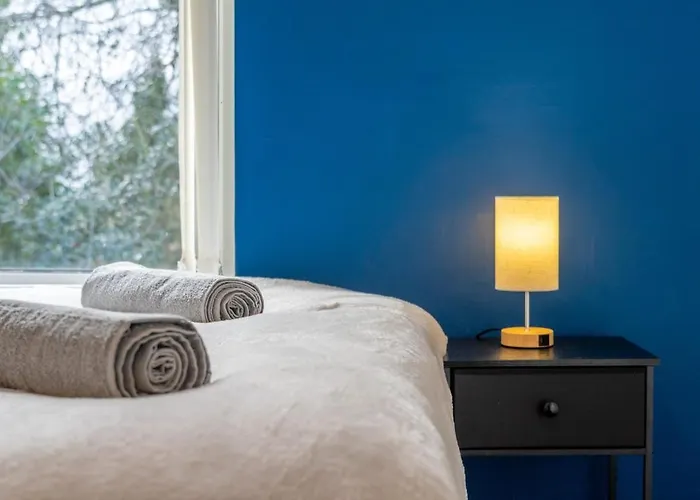 Premium Failsworth - Sleeps Up To 14! *