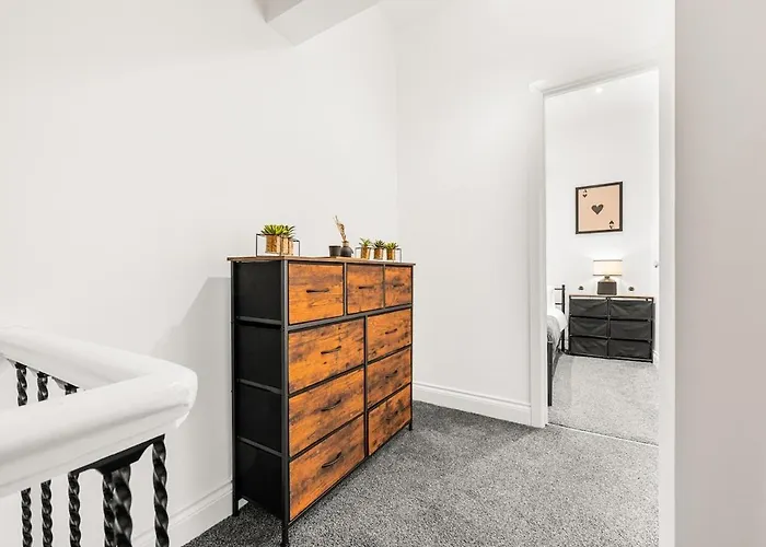 Contractors Pad Wi-fi Free Parking 20 - Off Monthly * Manchester