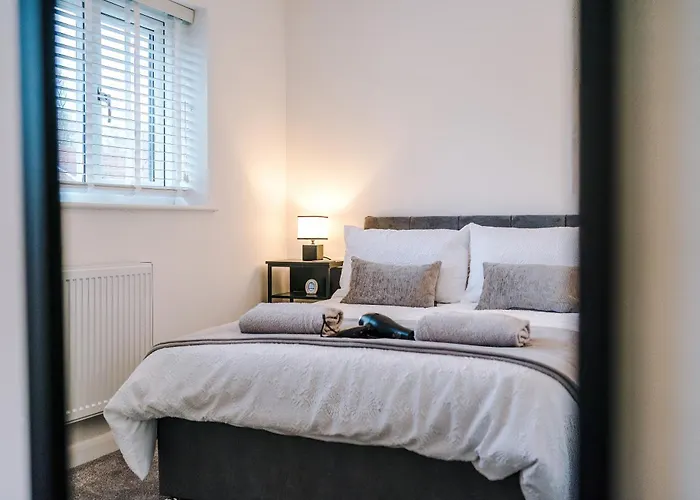 Holiday home Stylish 2br House For 4 In With Parking Manchester