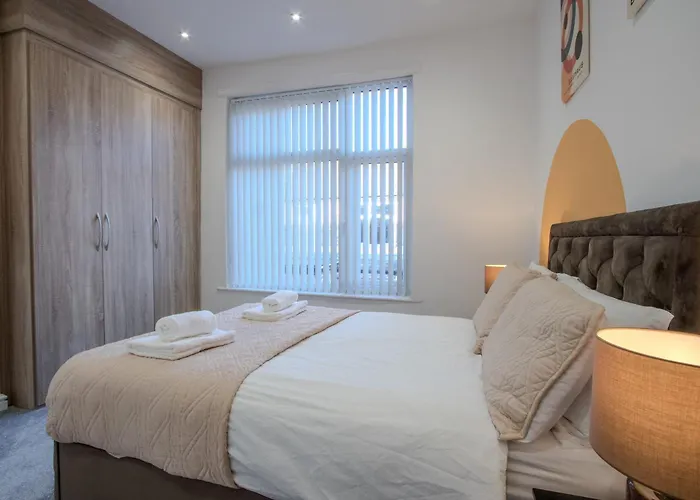 Сasa de vacaciones Modern & Spacious 4-bedroom Home, Family & Contractor Friendly,