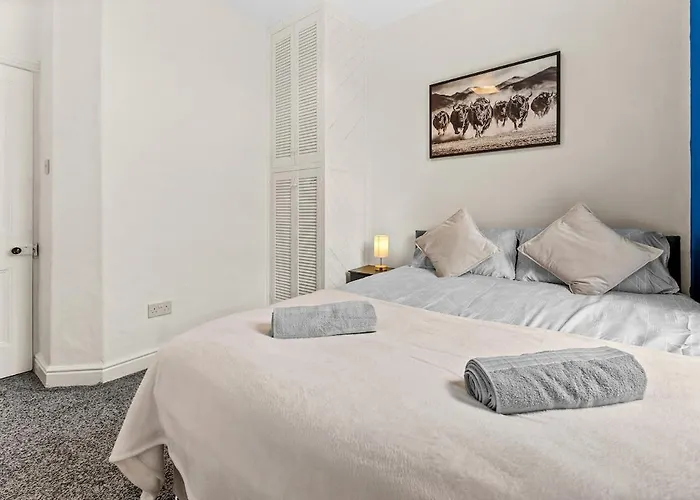 Premium Failsworth - Sleeps Up To 14! مانشستر