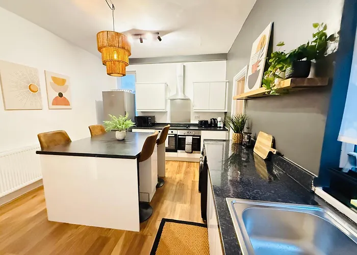 Сasa de vacaciones 3br House Near Old Trafford With Games Sleeps 8 *