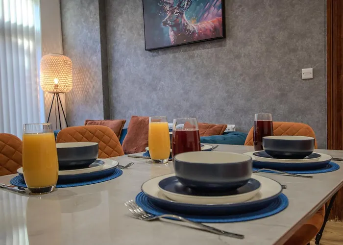 Сasa de vacaciones Modern & Spacious 4-bedroom Home, Family & Contractor Friendly, *