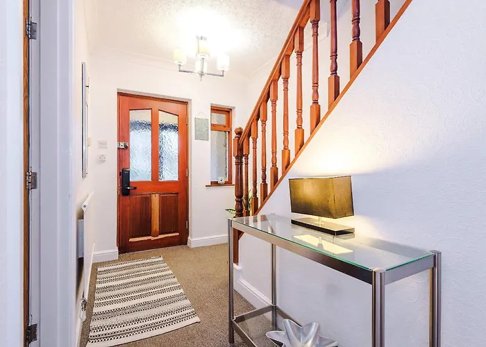 Luxury 5br Near Airport Wifi * Manchester