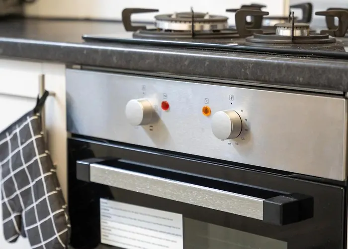 Premium Failsworth - Sleeps Up To 14! *