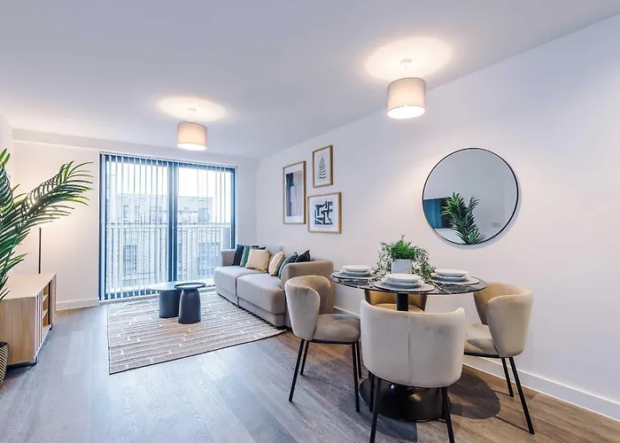 Modern 2br W Secure Parking Salford Manchester