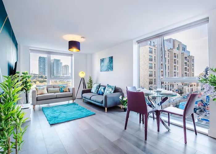 Luxury 5 Bed Centre Apartment *