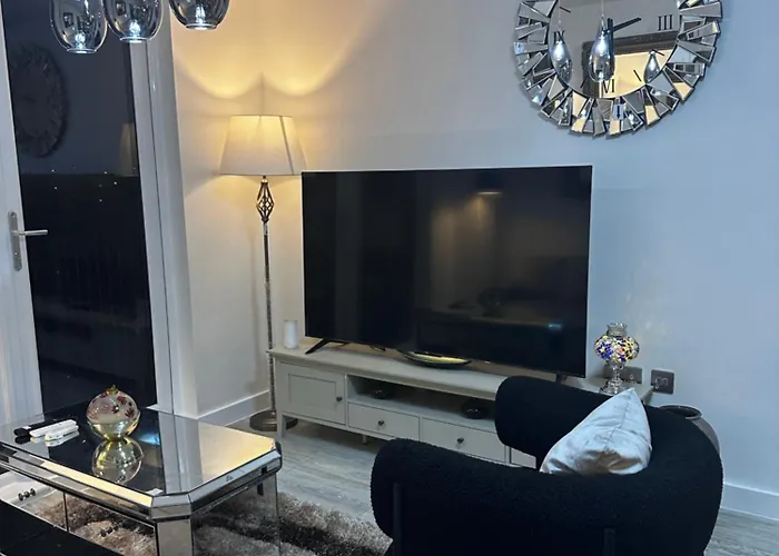 Mega12 Luxury Modern At Centre,2 Bath, 2 Toilets, 2 King Beds,-free Car Park Апартаменты