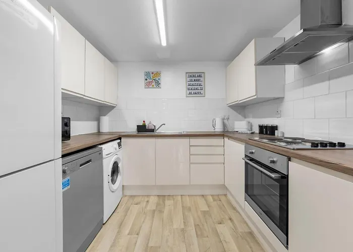 Oxford Road Haven: Stylish 1-bedroom Retreat Apartment *