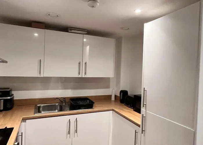 Elegant Trafford 2-bedroom Flat Манчестер