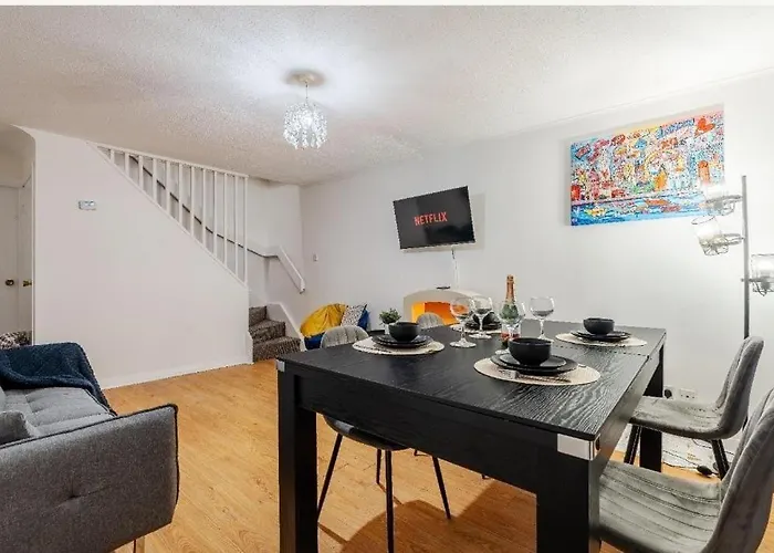 Apartamento Lavish And Comfortable - Close To Piccadilly And Etihad - Fast Speed Wi-fi *