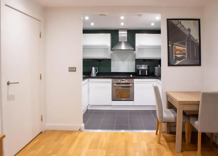 View By Eason Short Lets