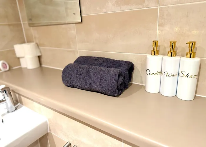 Lux High-rise Two Bed-balcony With Waterside View Appartement *