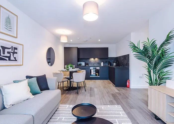 Modern 2br W Secure Parking Salford Appartement