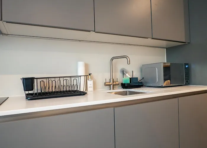 Equinox 5 Mins From Victoria Station * Манчестер