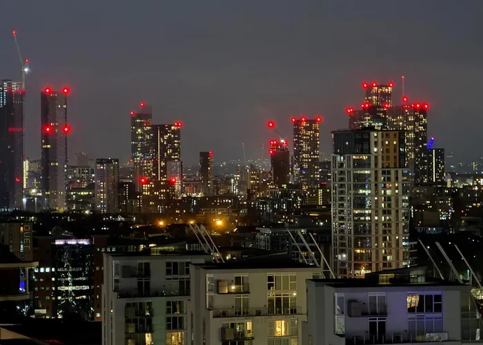 Panoramic Views Elegant 2br, 2 Min To Metro * مانشستر