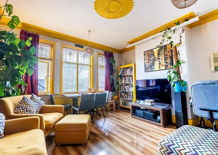 Vibrant 3 Bedroom Art Duplex Spacious & Unique Апартаменты *