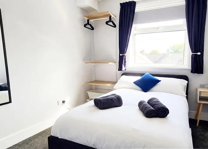 Apartament Renovated 3 Bed Near Airport And City, Free Parking