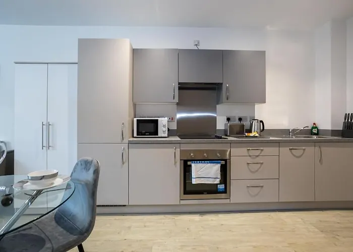 Modern With Balcony In شقة