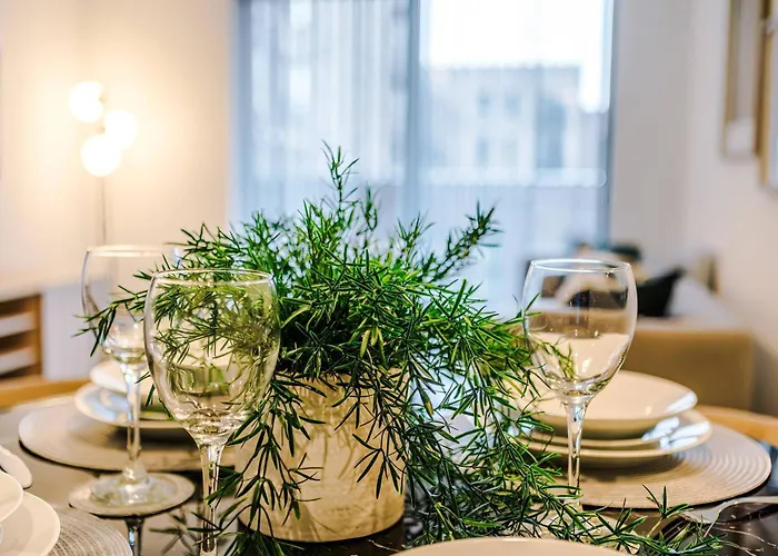 Modern 2br W Secure Parking Salford Appartement