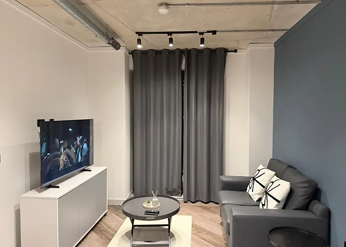 Modern 2br In Piccadilly Apartment *