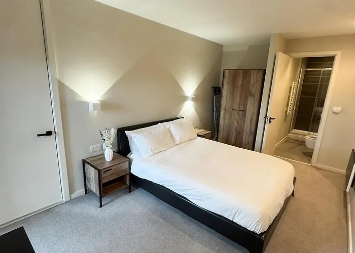 Apartment 2bed With Balcony & Views Centre