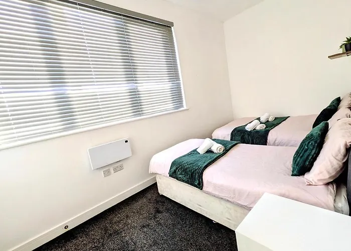 Spacious And Modern 2br - Free Parking Apartman