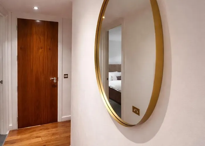 High-end Modern Two-bedroom Manchester
