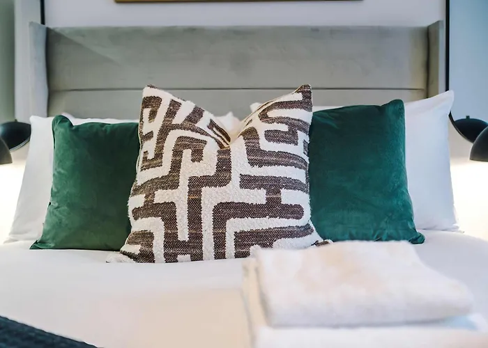 Modern 2br W Secure Parking Salford Apartament Manchester