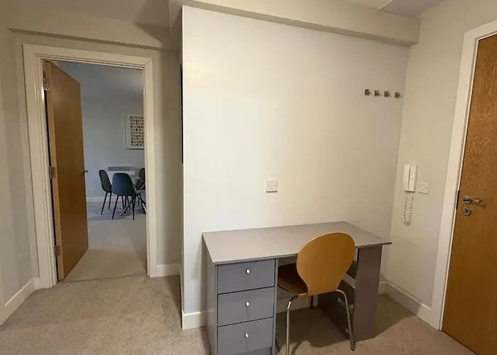 Luxury 5 Bed Centre *