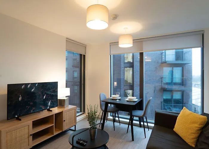 Daire Bright 1 Bed In W Balcony