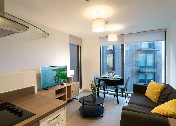 Bright 1 Bed In W Balcony Daire *