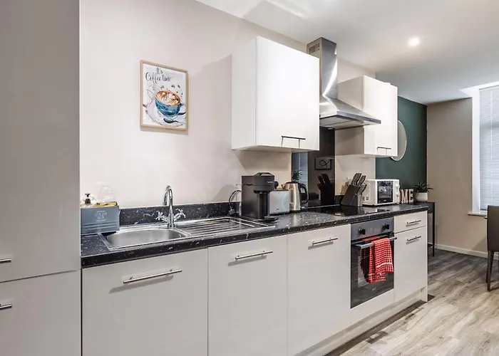 The Haven - 2 Bed Cozy - Sleeps 6 - Private Parking Manchester