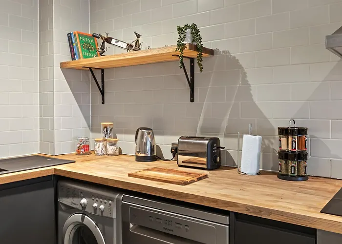 Apartment Rooftops View, Northern Quarter, Balcony *