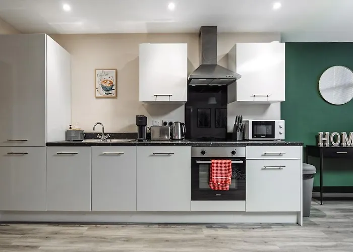 The Haven - 2 Bed Cozy - Sleeps 6 - Private Parking Manchester