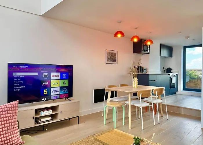 Apartment 3 Bedroom Penthouse Roof Garden Parking Canal Manchester