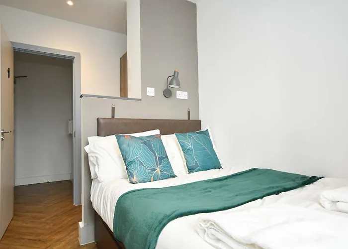 Convenient 2bed Flat W Security * Manchester