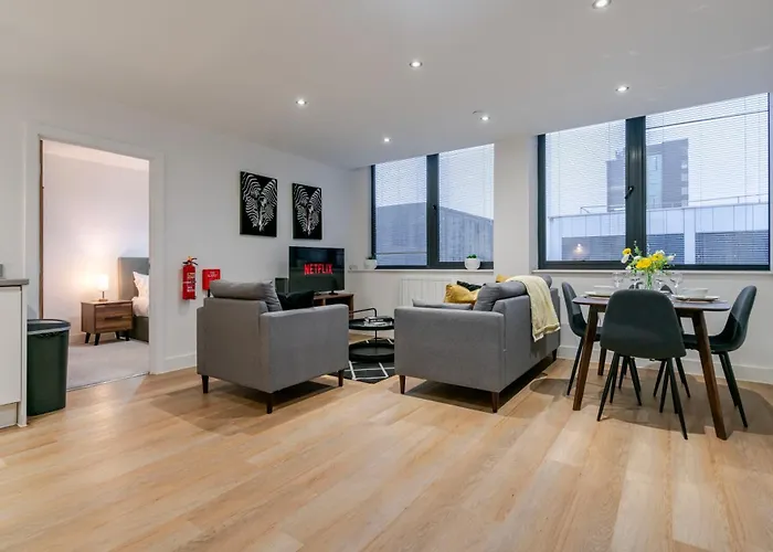 Lejlighed Modern 2-bed, 2-bath Near Old Trafford, Free Parking, Ideal For Contractors And Long