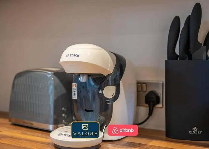 Luxury Waterfront 2br - Free Gym Access & Parking