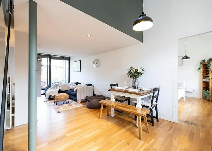 Stylish & Modern 3br - Garden, Parking & Ps5